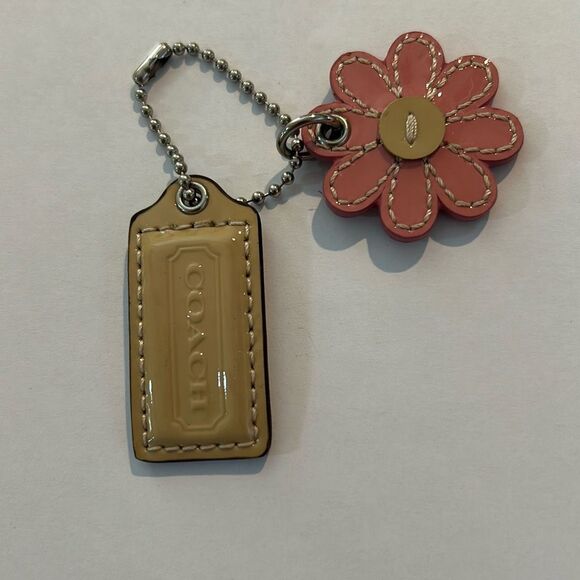 COACH Daisy & Hang Tag Keychain - Picture 1 of 5